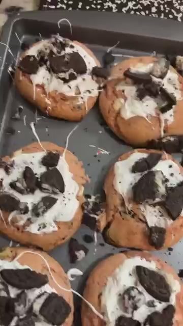 Strawberry Cookies & Crème